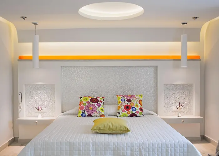 Kouros Art - Designed For Adults מלון 4*